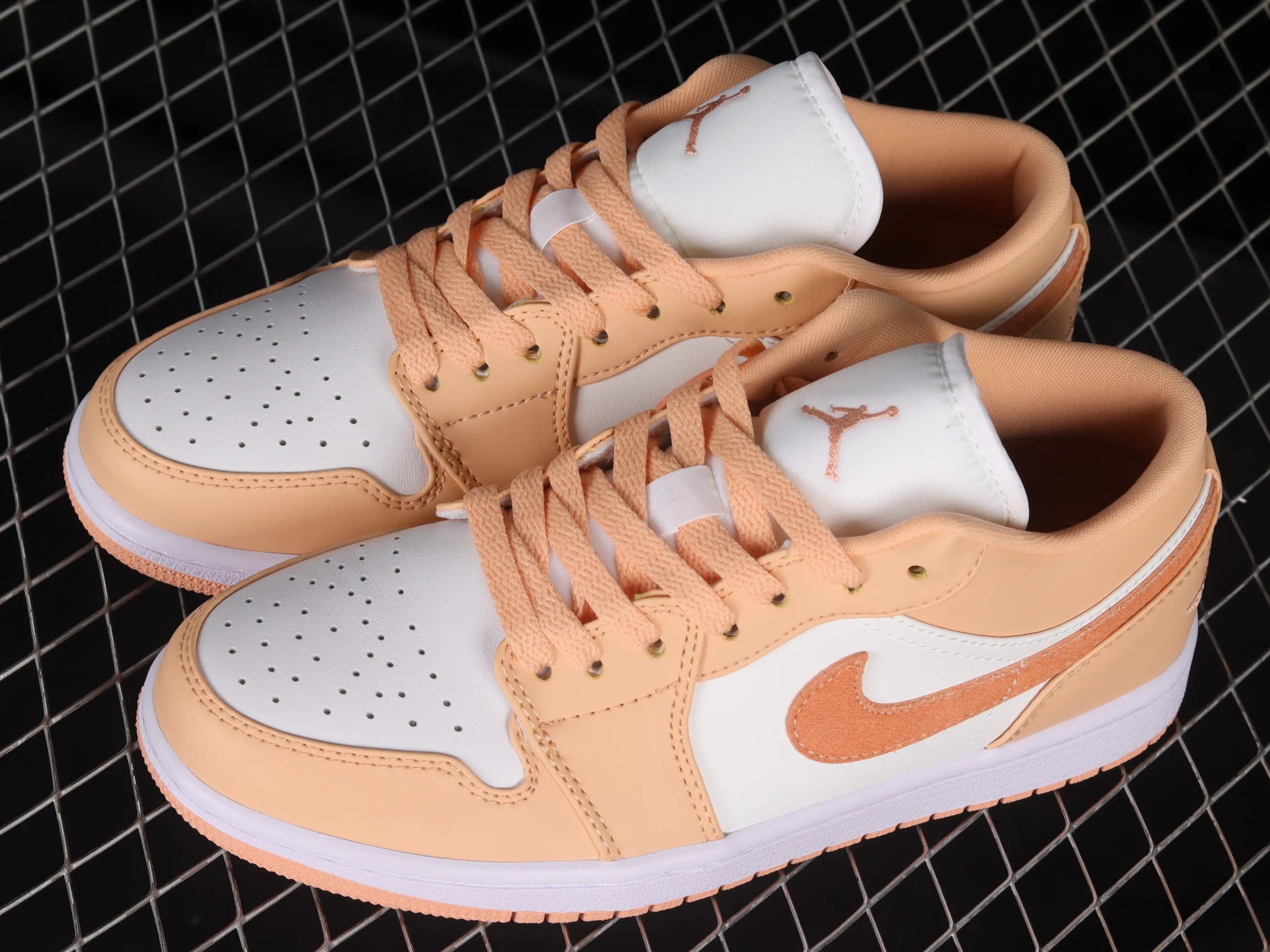 All categories Air Jordan Jordan series basketball shoes Air Jordan 1 Low Z version Air Jordan 1 Low AJ1 Joe 1 white and orange low-top cultural and leisure sports sneakers DC0774-801